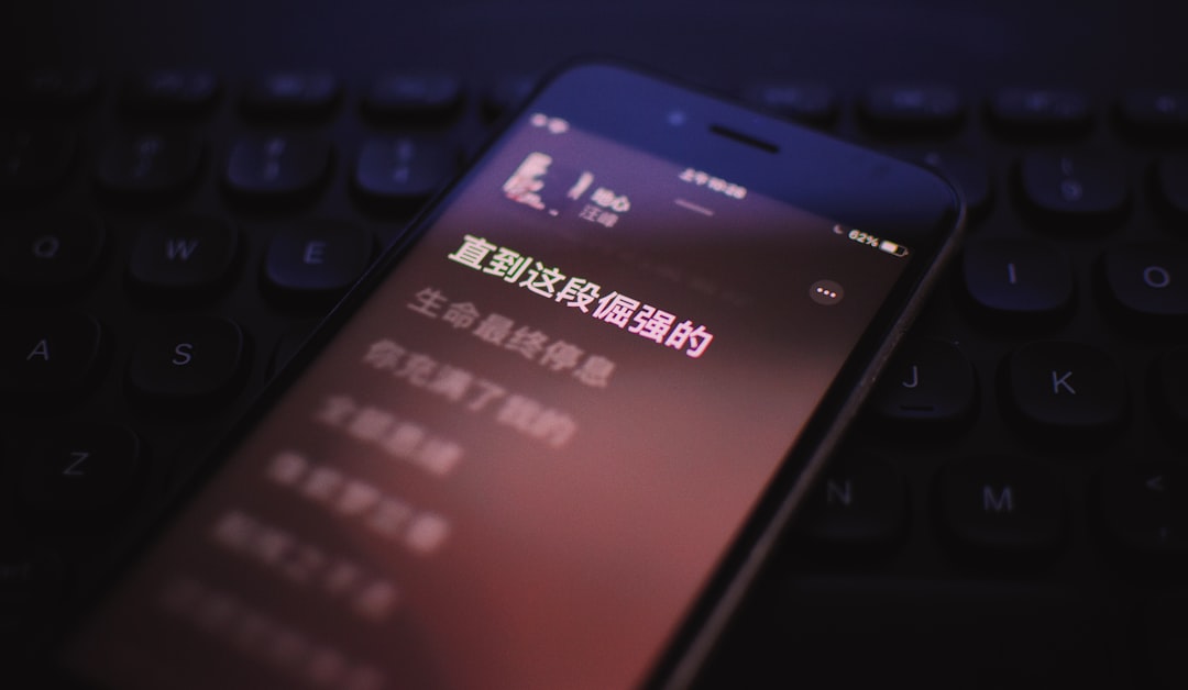 危机公关中信息发布的时效性与策略制定:如何通过分类信息与便民服务化解危机