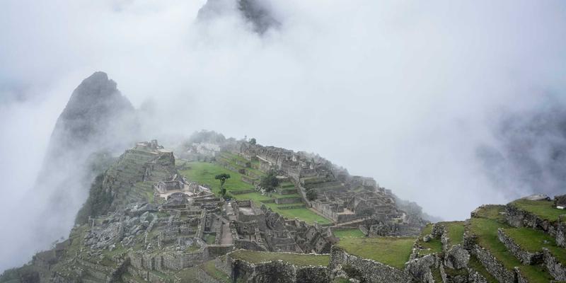 政务新媒体信息发布规范与风险防控要点解析：构建高效服务平台与分类信息体系